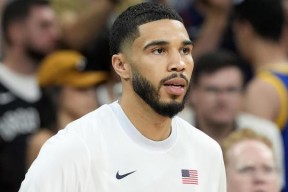 YABO-塔图姆在塞尔维亚队比赛中出色防守，战术调整引发热议！的简单介绍