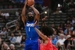 亚博-哈登回归赛场，逆转首场状态亮眼，公牛观众沸腾！的简单介绍